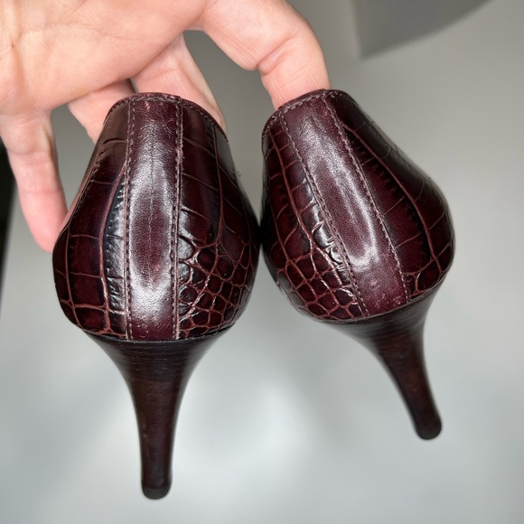 Talbots croc embossed brown stilletto heels - Picture 5 of 10